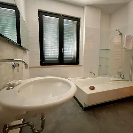 Holis Guest house
