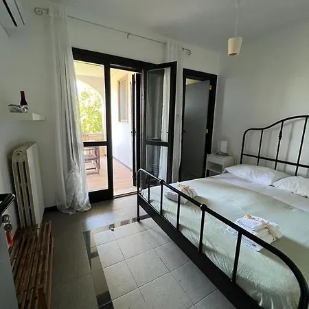 Holis Guest house *